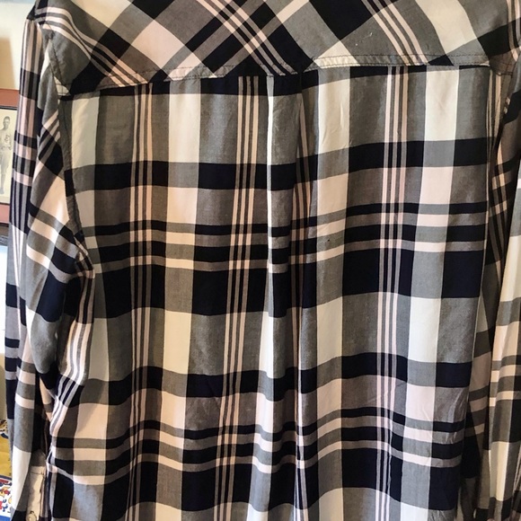 Lightweight flannel top - Picture 2 of 7